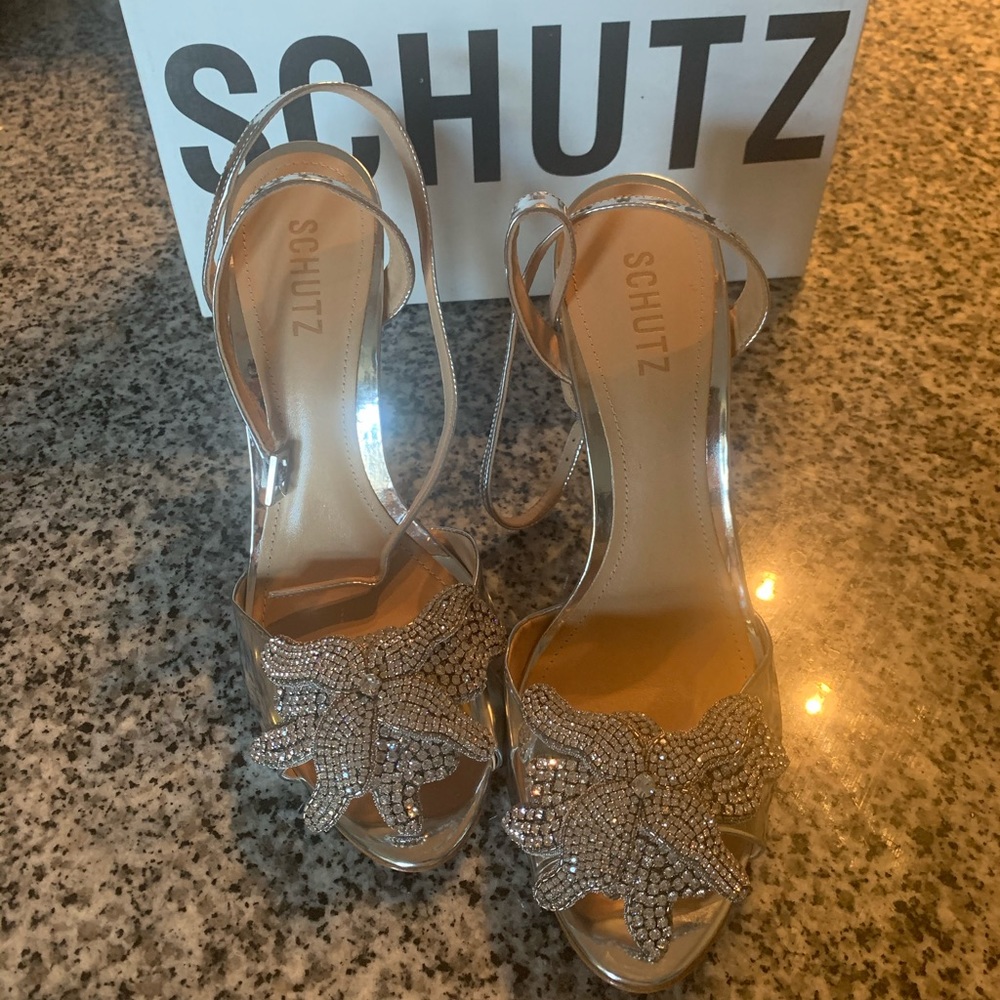 Ayanne Sandal from Schutz